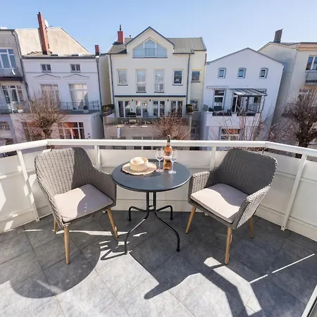 Appartamento Moderne Und Gemuetliche Dachgeschosswohnung Mit Balkon, Zentrale & Ruhige Lage, 500m Zum Rostock