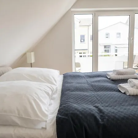 Moderne Und Gemuetliche Dachgeschosswohnung Mit Balkon, Zentrale & Ruhige Lage, 500m Zum דירה
