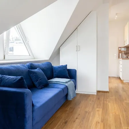 Moderne Und Gemuetliche Dachgeschosswohnung Mit Balkon, Zentrale & Ruhige Lage, 500m Zum רוסטוק
