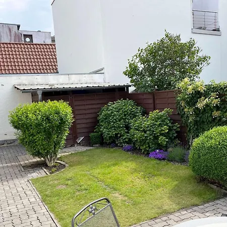 Moderne Und Gemuetliche Dachgeschosswohnung Mit Balkon, Zentrale & Ruhige Lage, 500m Zum דירה
